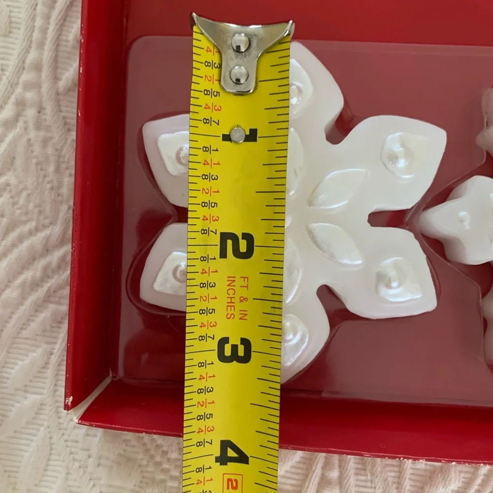 NWT Williams Sonoma Floating Candle Snowflake Shaped Set of 3 White Silver VTG